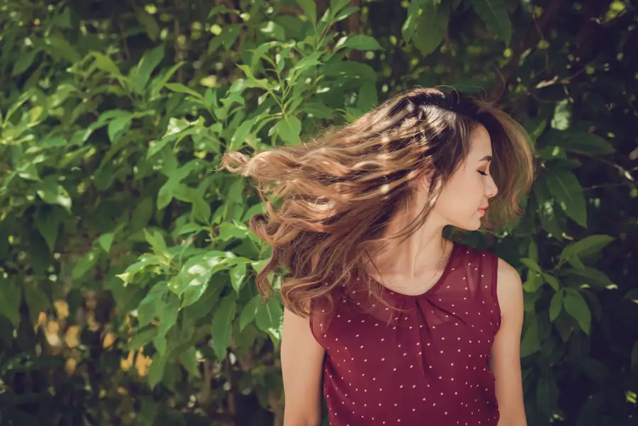 chest-up-shot-girl-tossing-her-head-with-eyes-closed-sun